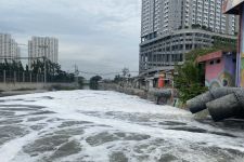 Sungai Kalidami Surabaya Dipenuhi Busa, DLH Singgung Limbah Rumah Tangga - JPNN.com Jatim