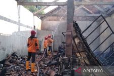 Kebakaran Menghanguskan Pabrik Tas di Kudus, Pemilik Rugi Ratusan Juta - JPNN.com Jateng