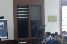 Rachmat Yasin Hadiri Sidang Dugaan Suap Sang Adik - JPNN.com Jabar