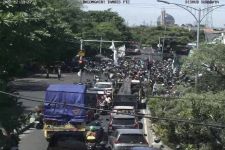 Demo Surabaya Hari Ini: Bonek Geruduk Kantor Indosiar, Hindari Margomulyo - JPNN.com Jatim