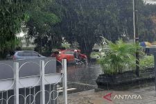 Cuaca Jawa Tengah: Potensi Hujan Lebat Disertai Petir Terjadi di 10 Daerah Ini - JPNN.com Jateng