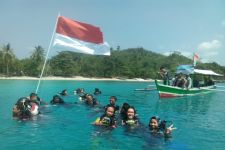 Brigif Akan Mengadakan Pengibaran Bendera di Dasar Laut, Masyarakat Mau Ikut? Hubungi Nomor di Bawah Ini! - JPNN.com Lampung