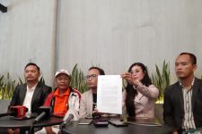 Sambil Berurai Air Mata, Yosef Bacakan Surat Terbuka untuk Presiden Jokowi - JPNN.com Jabar