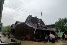 Puluhan Rumah di Kudus Rusak Diterjang Angin Puting Beliung - JPNN.com Jateng
