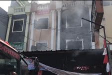 Innalillahi, Ruko Tiga Lantai di Jalan Margonda Raya Depok Hangus Terbakar - JPNN.com Jabar