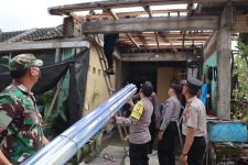 Angin Mengamuk di Pakisaji Malang, Puluhan Atap Rumah Warga Rusak - JPNN.com Jatim