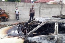 Mobil Ini SudahTerparkir 5 Tahun di Asrama PU, Tiba-Tiba Terbakar - JPNN.com Jogja