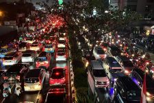 Kemacetan Panjang Terjadi di Jalan Margonda Raya, Ternyata Ini Penyebabnya - JPNN.com Jabar