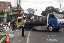Truk Boks Hilang Kendali di Jl Temanggung-Wonosobo, Lalu Terjadilah - JPNN.com Jateng