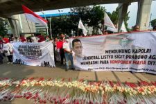 Ratusan Orang yang Datangi Markas Besar Polisi Ternyata Lakukan Ini, Salut! - JPNN.com Jakarta