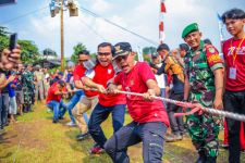 Lihat Tuh, Forkopimda Kota Bogor dan Masyarakat Saling Unjuk Gigi di Pesta Rakyat HUT ke-77 RI - JPNN.com Jabar