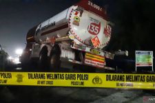 Kronologi Truk Tangki BBM Tabrak Pembatas Jembatan di Tangerang, Mengerikan - JPNN.com Banten