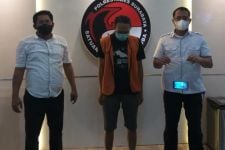 Polisi Tunggu Tukang Pasang Keramik Ambil Ranjauan, Begitu Balik ke Indekos Langsung Disergap - JPNN.com Jatim
