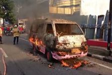 Angkot Terbakar di Semarang, Kerugian Tembus Rp 50 Juta - JPNN.com Jateng