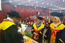 Universitas Negeri Makassar Mengukuhkan Dua Guru Besar - JPNN.com Sultra