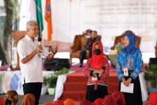 Mahasiswi UIN Salatiga Bertanya Soal Politik, Ganjar Bilang Begini - JPNN.com Jateng