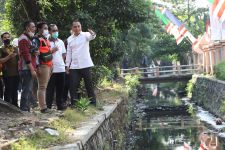 Wali Kota Eri Pantau Pengerjaan Saluran Air Pencegah Banjir di Surabaya  - JPNN.com Jatim