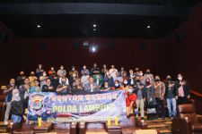 Kapolda Lampung Nobar Film yang Diperankan Nicholas Saputra dan Ariel Tatum - JPNN.com Lampung