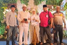 Ratusan Pasangan Suami Istri di Surabaya Ikuti Isbat Nikah Massal, Selamat Ya - JPNN.com Jatim