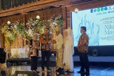 Kebahagiaan Pasutri di Surabaya, Setelah 43 Tahun, Akhirnya Punya Buku Nikah - JPNN.com Jatim