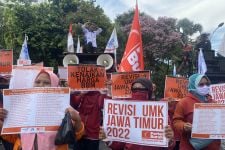 Awas Demo Buruh Tolak BBM di Surabaya Hari Ini, Hindari Titik-Titik Berikut - JPNN.com Jatim