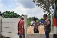 Akses Jalan Utama Ditutup, Warga Tirtajaya Meradang - JPNN.com Jabar