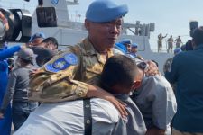 Momen Haru Penyambutan TNI AL Pulang dari Misi Perdamaian Dunia, Diwarnai Isak Tangis Keluarga - JPNN.com Jatim