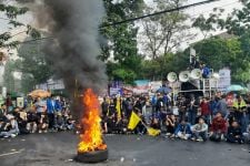 Lima Tuntutan PMII Jabar dalam Demo Tolak Kenaikan Harga BBM di Bandung - JPNN.com Jabar
