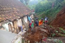 12 Rumah di Kabupaten Cianjur Di terjang Longsor - JPNN.com Jabar