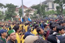 Pantauan Terkini Demo di Semarang, Massa Belum Bubar, Mau Menyegel Gedung Berlian - JPNN.com Jateng