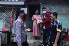 Kepolisian Terus Bergerak Membantu Masyarakat Terdampak Kenaikan BBM, Siap-siap Anda Dapat Giliran - JPNN.com Lampung