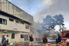 5 Saksi Sudah Diperiksa Polisi Ihwal Kebakaran Gudang JNE Cimanggis Depok - JPNN.com Jabar
