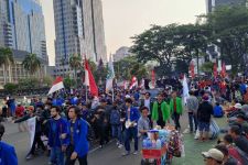 Pelajar, Mahasiswa, dan Buruh Bersatu di Patung Kuda, Lihat Apa yang Mereka Lakukan - JPNN.com Jakarta