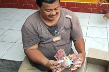 Duh, Uang Puluhan Juta Milik Penjaga SDN Lodjiwetan Solo Ludes Dimakan Rayap - JPNN.com Jateng