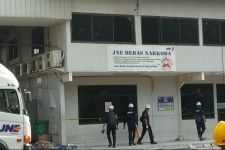 Selama 5 Jam Puslabfor Polri Cari Penyebab Kebakaran Gedung JNE Cimanggis Depok - JPNN.com Jabar