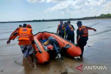 Diduga Lompat ke Laut, Penumpang Kapal di Pamekasan Masih dalam Pencarian - JPNN.com Jatim