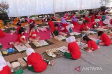 Ratusan Anak PAUD di Pekalongan Belajar Membatik, Lihat Keseruannya - JPNN.com Jateng