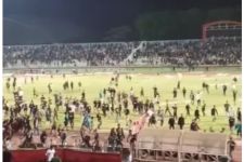 Persebaya Kalah dari RANS FC, Bonek Mengamuk, Rusak Stadion Gelora Delta Sidoarjo - JPNN.com Jatim