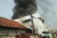 Kompor Tersenggol Saat Memasak, Rumah di Jalan Donokerto Ludes Terbakar - JPNN.com Jatim