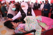 Gubernur Khofifah Serahkan Bantuan Sosial kepada Disabilitas di Jember - JPNN.com Jatim