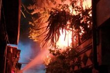 Korsleting Listrik, Rumah di Surabaya Kebakaran, 1 Orang Luka - JPNN.com Jatim