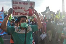 Ribuan Pekerja Demo di Surabaya, Sampaikan Soal BBM Hingga UMK 2023 - JPNN.com Jatim