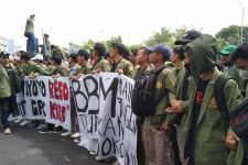Ratusan Mahasiswa Geruduk Kantor Gubernur Jawa Timur, Sampaikan 12 Tuntutan - JPNN.com Jatim