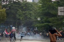 Aksi Demo Mahasiswa Tolak Kenaikkan BBM di Bandung Berujung Ricuh - JPNN.com Jabar