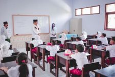 Bertahun-tahun Sekolah di Bekas Kandang Bebek, Puluhan Siswa Jamintoro Kini Berbahagia - JPNN.com Jatim