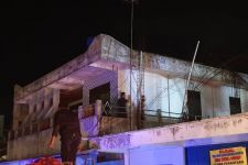 Damkar Gunungkidul Selamatkan Warga yang Terjebak Kebakaran Rumah - JPNN.com Jogja