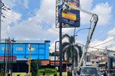 Ribuan Reklame di Yogyakarta Ditertibkan, 91 Melanggar Perda - JPNN.com Jogja