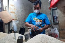 Pasokan Beras ke Pasar Johar Karawang Berkurang - JPNN.com Jabar