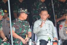 Sebanyak 450 Prajurit TNI Diberangkatkan ke Papua, Lodewijk F Paulus Berpesan Begini, Penting - JPNN.com Lampung