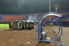 Kerusuhan Suporter di Malang, Ratusan Korban Berjatuhan, Liga 1 Ditunda - JPNN.com Jateng